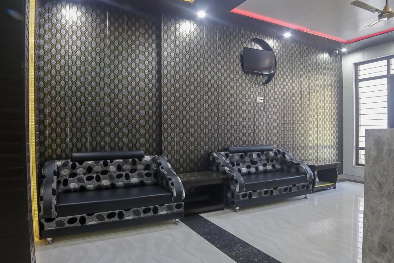 Oyo 30488 Satkar Hotel Pithorāgarh Екстериор снимка